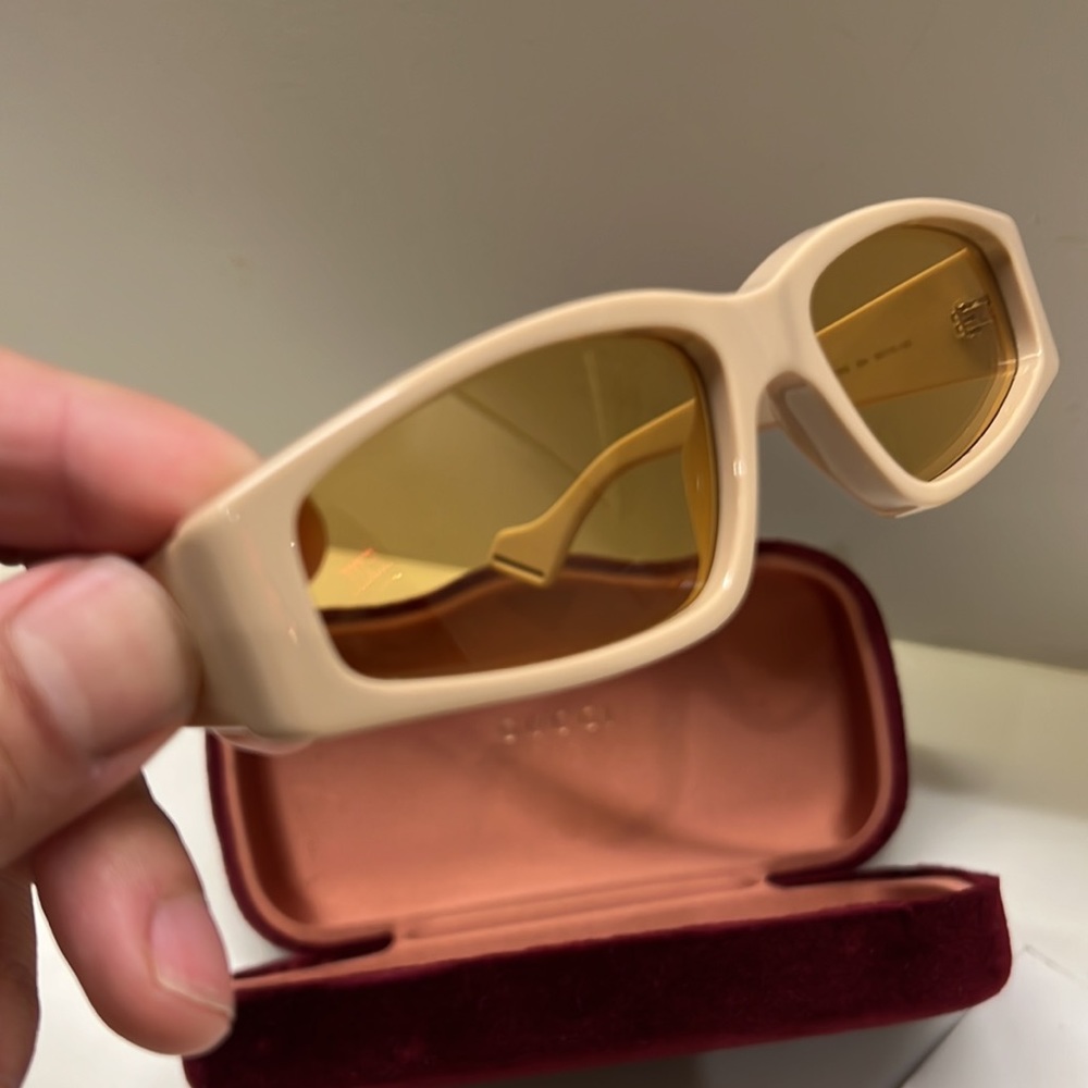 Gucci - Rectangular Acetate Sunglasses - Beige - Gucci Eyewear - Picture 5 of 7